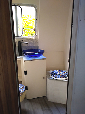 composting toilet lid cover