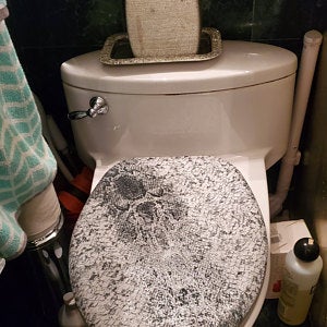 debbies toilet lid cover