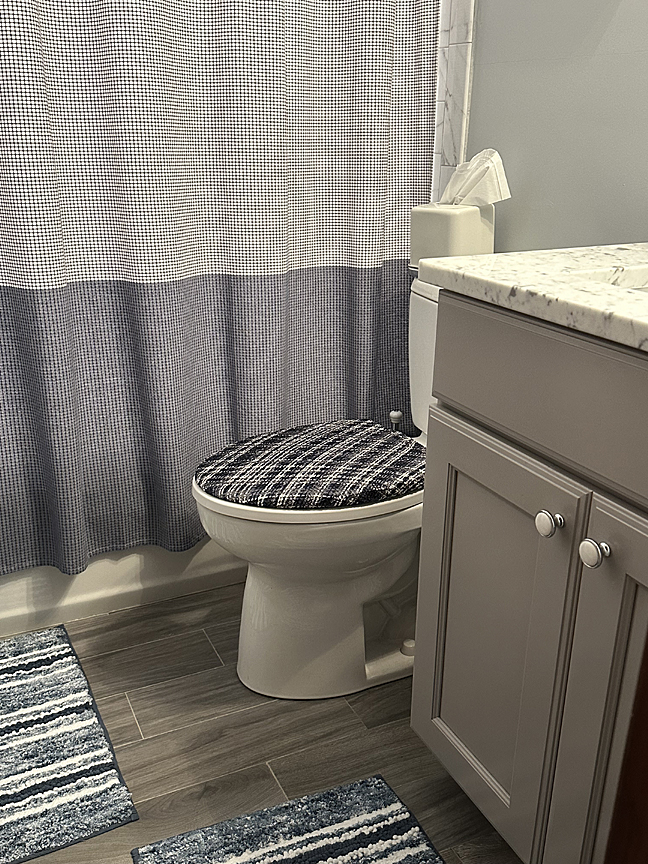 Matching grey black stripes bathroom toilet seat lid cover